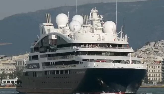 Το κρουαζιερόπλοιο Le Laperouse για πρώτη φορά στο λιμάνι του Πειραιά (βίντεο)